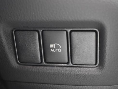 Used 2022 Toyota C-HR XLE image 22