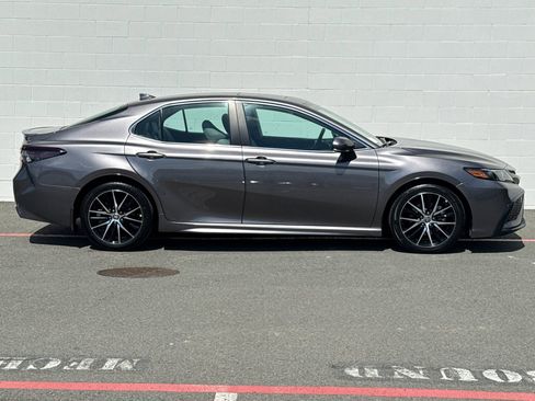 Used 2024 Toyota Camry SE w/ Audio Upgrade Package FWD image 8