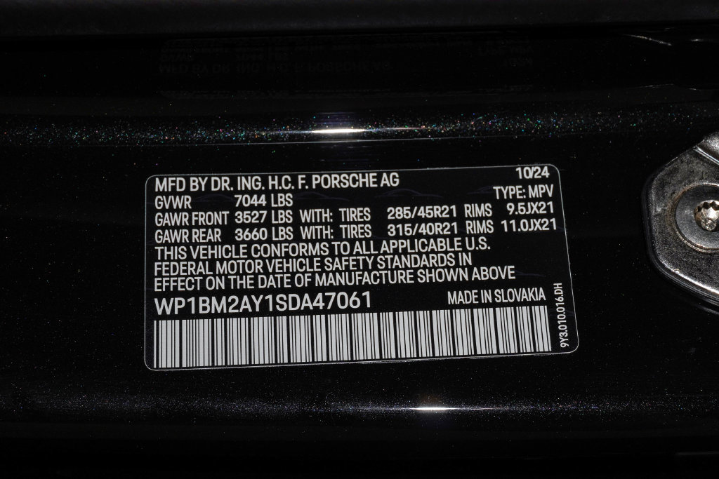 Certified 2025 Porsche Cayenne Turbo AWD/4WD image 31