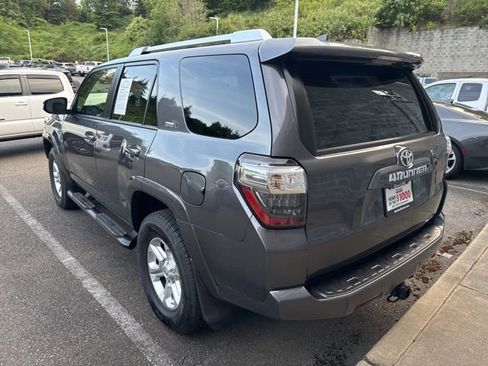 Used 2017 Toyota 4Runner SR5 Premium AWD/4WD image 5