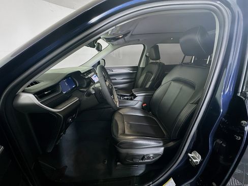 Used 2023 Jeep Grand Cherokee L Limited image 13