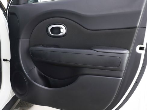 Used 2017 Kia Soul image 9