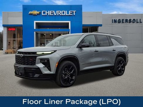 Used 2025 Chevrolet Traverse RS image 4