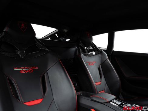 Used 2021 Lamborghini Huracan EVO RWD image 37