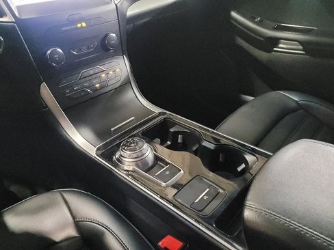 Used 2019 Ford Edge SEL w/ Equipment Group 201A AWD/4WD image 26