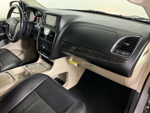 Used 2015 Chrysler Town & Country Touring-L w/ Driver Convenience Group FWD image 7