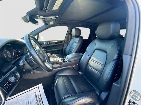 Used 2019 Porsche Cayenne S w/ Premium Plus Package image 23