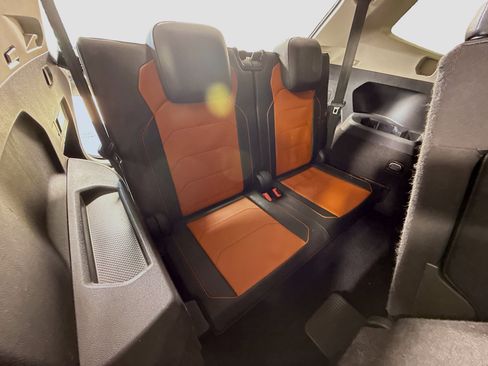 Used 2018 Volkswagen Tiguan SEL Premium image 41