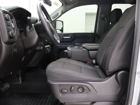 Used 2024 Chevrolet Silverado 2500 Custom w/ Custom Value Package image 8