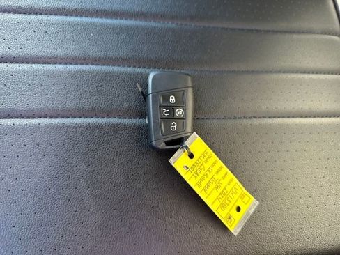 Certified 2024 Volkswagen Tiguan SE R-Line image 38