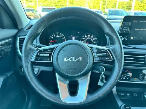 Used 2022 Kia Seltos LX image 13