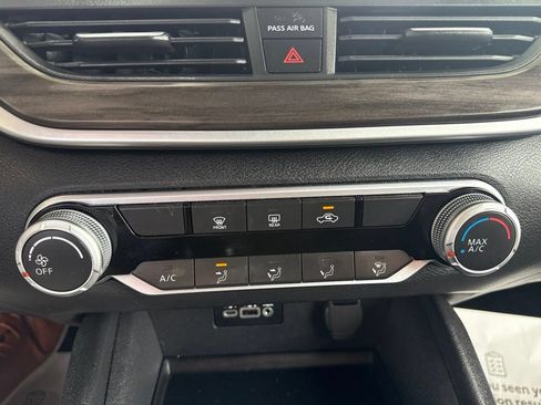 Used 2025 Nissan Altima 2.5 SV FWD image 26