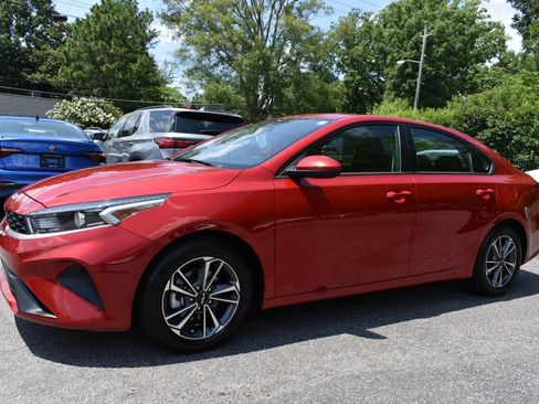 Used 2023 Kia Forte LXS FWD image 2
