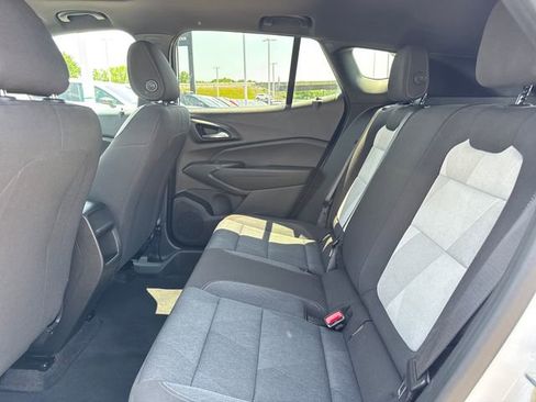 Used 2025 Chevrolet Trax RS w/ Sunroof Package FWD image 11