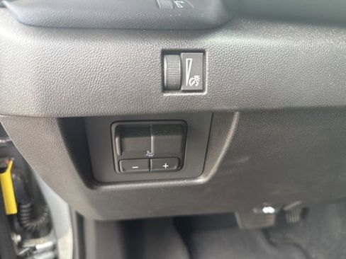 Used 2024 GMC Canyon Elevation w/ Convenience Package image 15