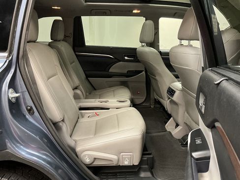 Used 2015 Toyota Highlander Limited Platinum AWD/4WD image 32