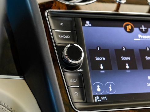 Used 2019 Bentley Bentayga AWD/4WD image 34