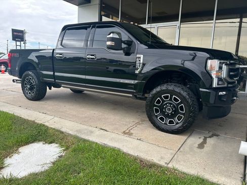Used 2022 Ford F250 Platinum AWD/4WD image 2