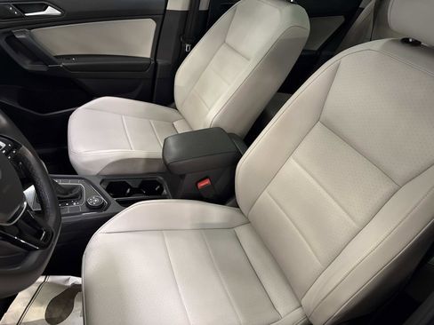 Used 2020 Volkswagen Tiguan SE image 52