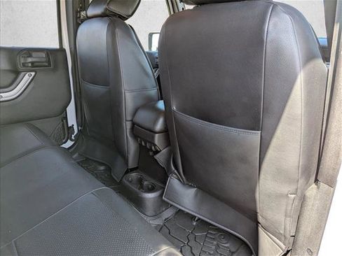 Used 2014 Jeep Wrangler Unlimited Rubicon w/ Max Tow Package image 27