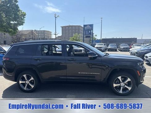 Used 2023 Jeep Grand Cherokee L Limited w/ Trailer Tow Group (B) AWD/4WD image 3