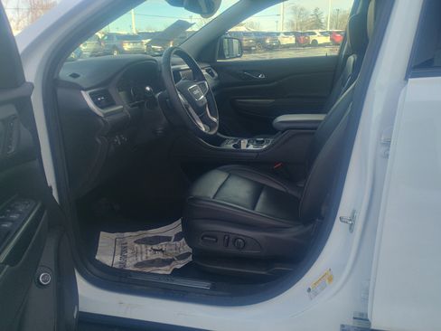 Used 2023 GMC Acadia SLT w/ Elevation Edition image 24