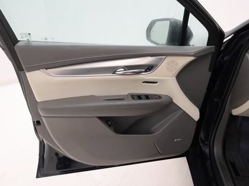 Used 2017 Cadillac XT5 Luxury w/ Driver Awareness Package image 7