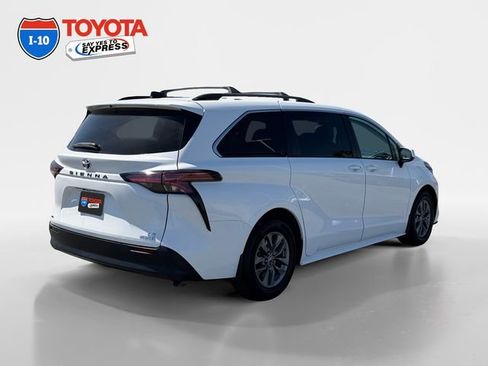 Certified 2022 Toyota Sienna LE w/ LE Plus Package AWD/4WD image 5