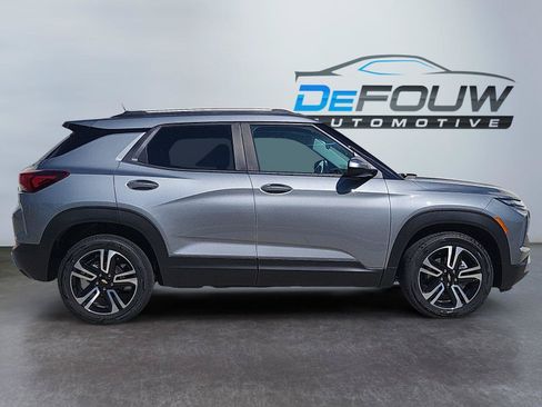 Used 2026 Chevrolet TrailBlazer LT FWD image 2