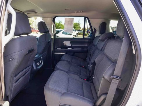 Used 2025 Ford Expedition Active AWD/4WD image 16