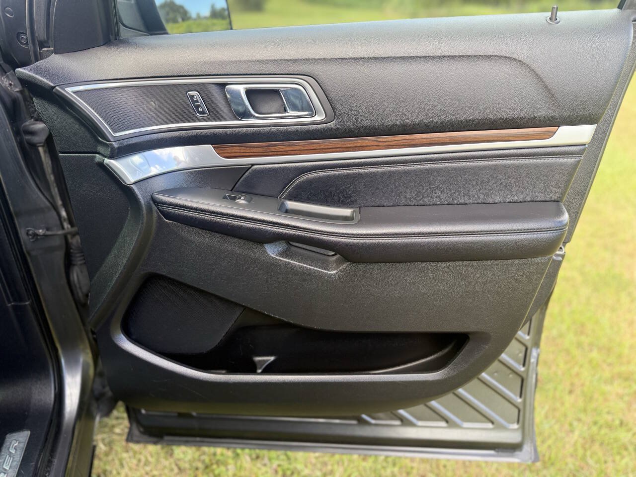 Used 2016 Ford Explorer Limited w/ Equipment Group 301A FWD image 30