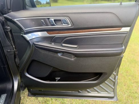 Used 2016 Ford Explorer Limited w/ Equipment Group 301A FWD image 30