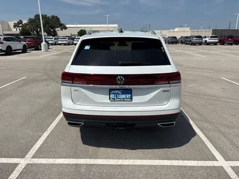 Used 2025 Volkswagen Atlas SEL AWD/4WD image 4