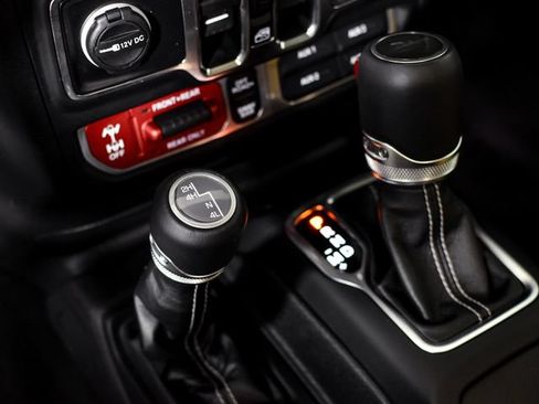 Used 2023 Jeep Gladiator Rubicon w/ LED Lighting Group AWD/4WD image 25