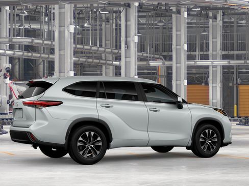 New 2026 Toyota Highlander XLE AWD/4WD image 13