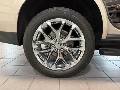 Used 2023 GMC Yukon Denali AWD/4WD image 9