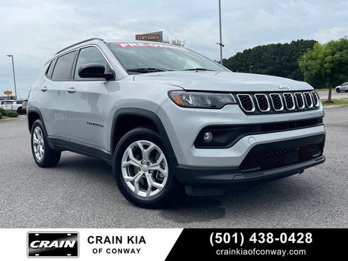 Used 2024 Jeep Compass Latitude AWD/4WD image 1