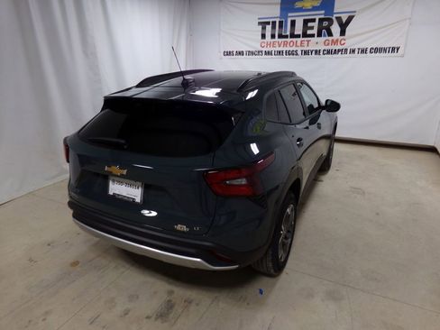 New 2025 Chevrolet Trax LT w/ Driver Confidence Package image 6
