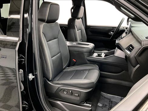 Used 2023 GMC Yukon SLT w/ SLT Premium Package AWD/4WD image 8