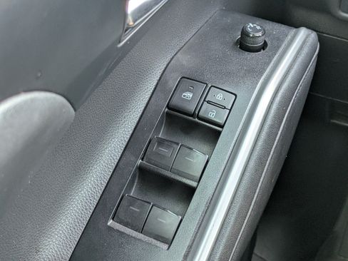 Used 2021 Toyota Highlander XLE FWD image 20