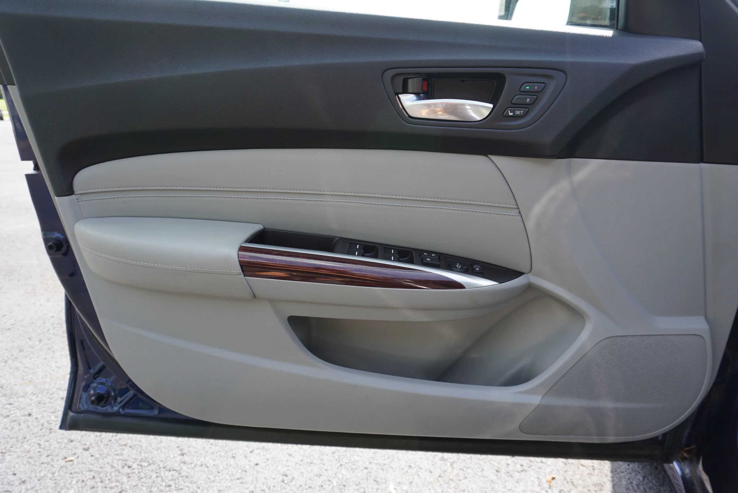 Used 2016 Acura TLX FWD image 11