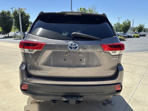 Used 2019 Toyota Highlander XLE AWD/4WD image 8