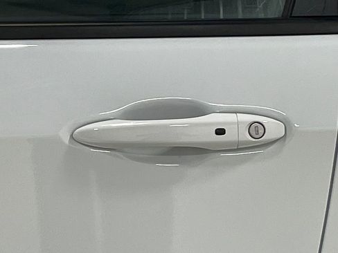 Used 2023 Jeep Compass Limited image 17