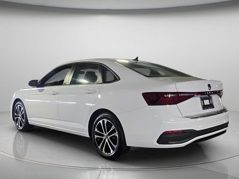 Certified 2025 Volkswagen Jetta Sport FWD image 4
