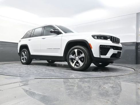New 2026 Jeep Grand Cherokee Limited w/ Luxury Tech Group II AWD/4WD image 19