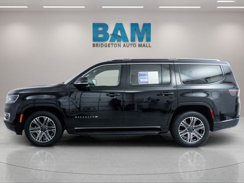 Used 2023 Jeep Wagoneer Series II AWD/4WD image 6