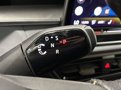 Used 2025 Volkswagen Tiguan SE R-Line AWD/4WD image 19
