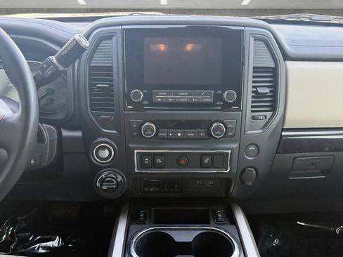 Used 2024 Nissan Titan SV w/ SV Convenience Package image 3