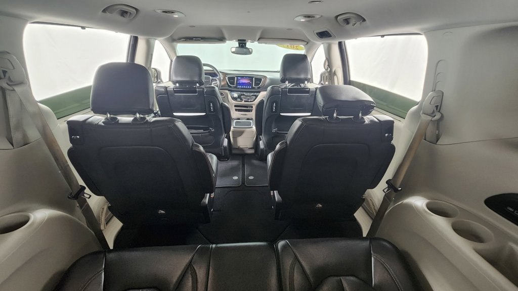 Used 2017 Chrysler Pacifica Touring-L Plus FWD image 21