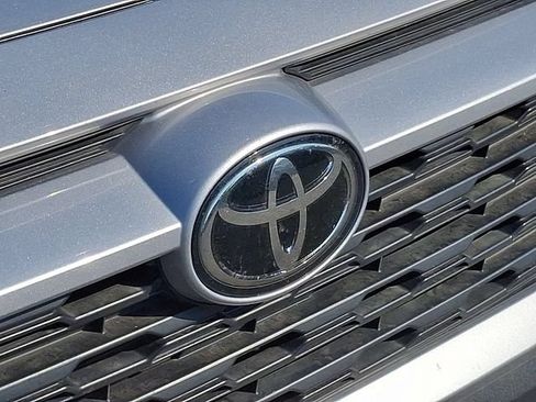 Used 2022 Toyota RAV4 XLE Premium FWD image 28